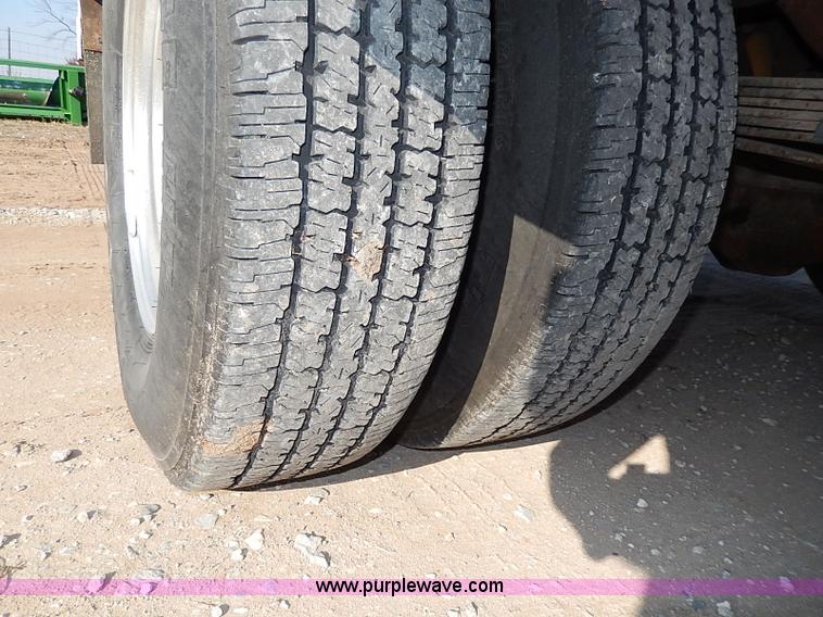 image for item I9364 1999 Ford F350 Super Duty utility truck