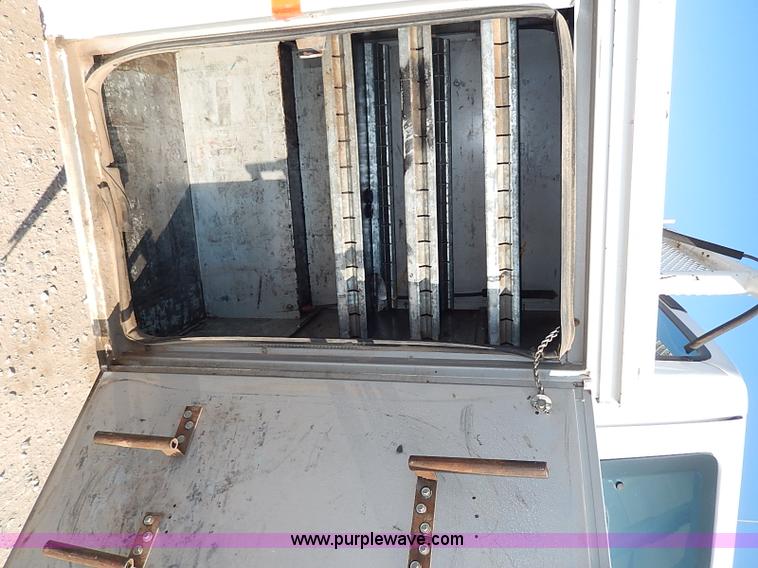 image for item I9364 1999 Ford F350 Super Duty utility truck