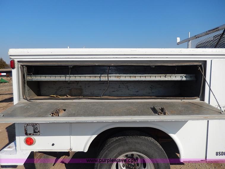 image for item I9364 1999 Ford F350 Super Duty utility truck