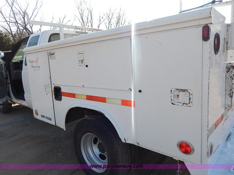 image for item I9364 1999 Ford F350 Super Duty utility truck