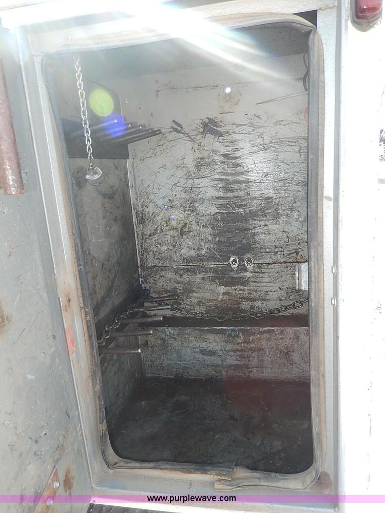 image for item I9364 1999 Ford F350 Super Duty utility truck