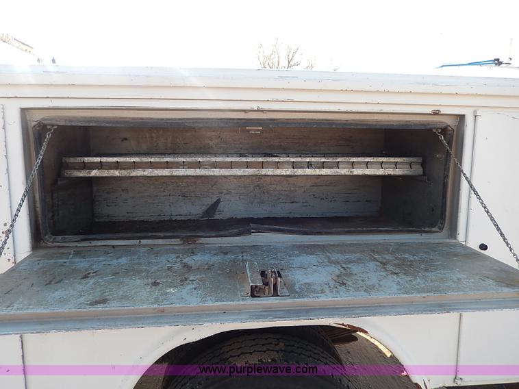 image for item I9364 1999 Ford F350 Super Duty utility truck