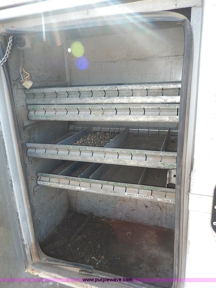 image for item I9364 1999 Ford F350 Super Duty utility truck