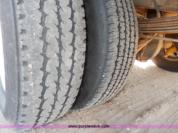 image for item I9364 1999 Ford F350 Super Duty utility truck