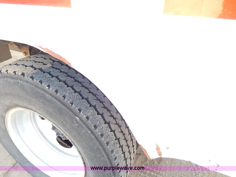 image for item I9364 1999 Ford F350 Super Duty utility truck