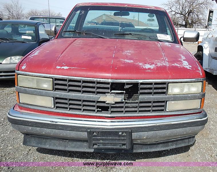 image for item I9374 1990 Chevrolet Silverado 1500 pickup truck