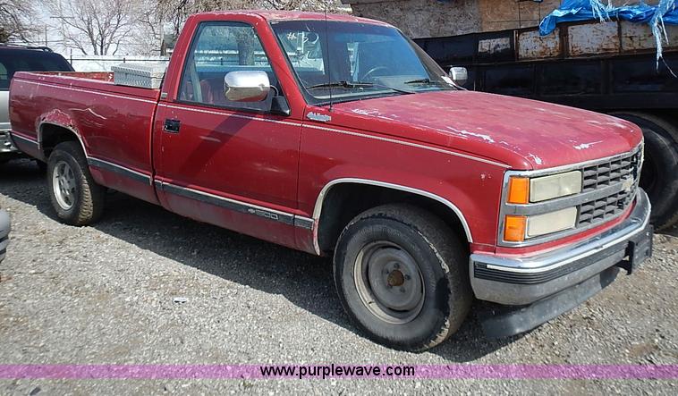 image for item I9374 1990 Chevrolet Silverado 1500 pickup truck