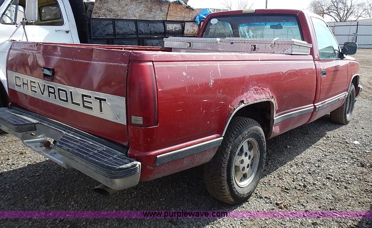 image for item I9374 1990 Chevrolet Silverado 1500 pickup truck