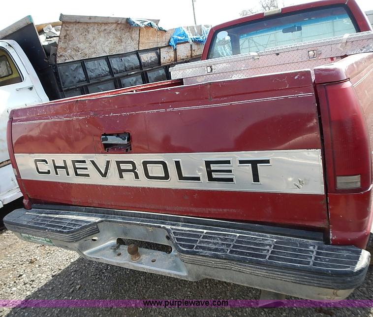 image for item I9374 1990 Chevrolet Silverado 1500 pickup truck