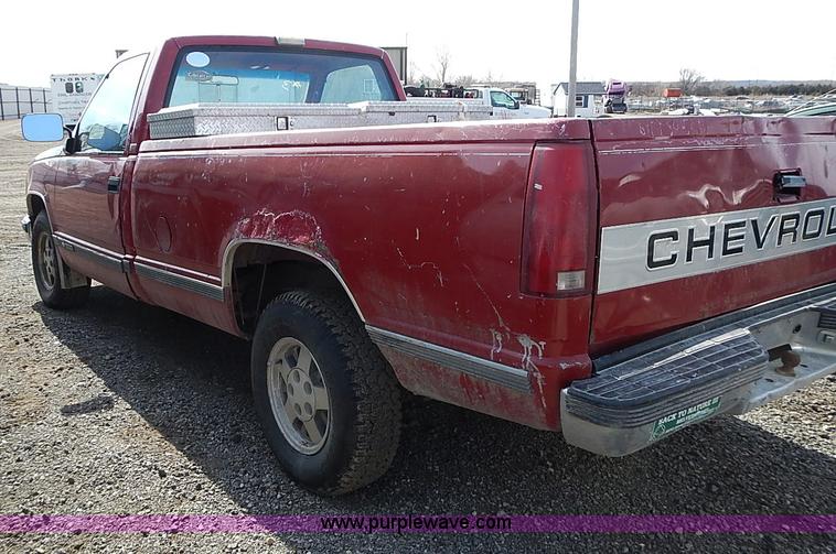 image for item I9374 1990 Chevrolet Silverado 1500 pickup truck