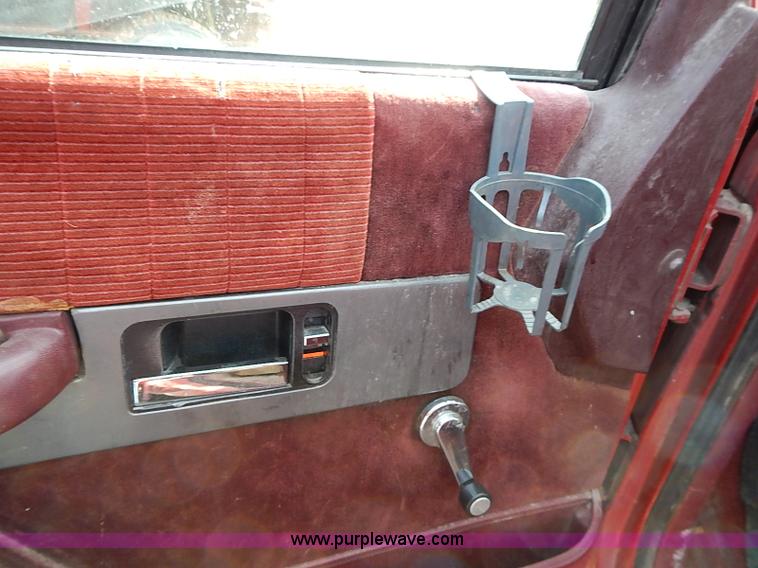 image for item I9374 1990 Chevrolet Silverado 1500 pickup truck