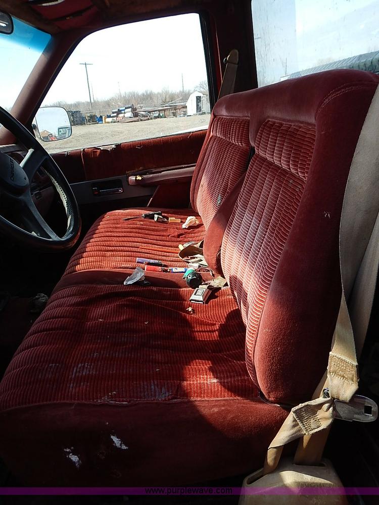 image for item I9374 1990 Chevrolet Silverado 1500 pickup truck