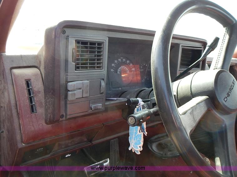 image for item I9374 1990 Chevrolet Silverado 1500 pickup truck