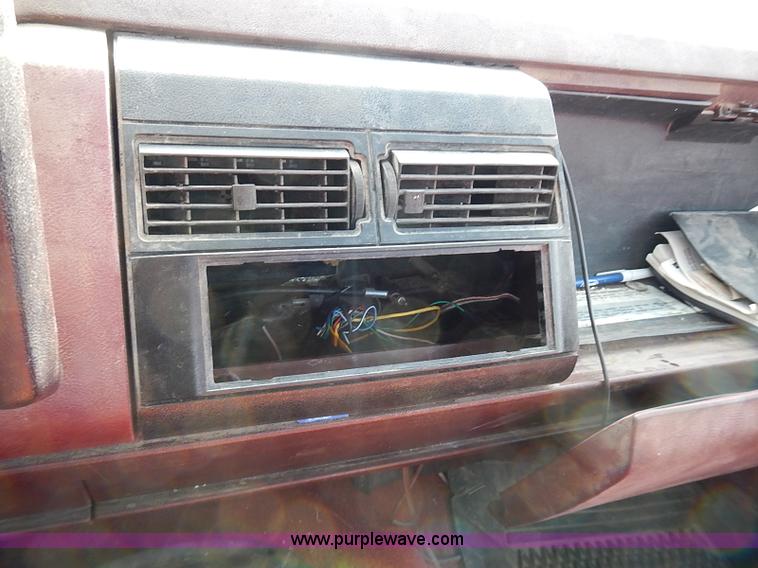 image for item I9374 1990 Chevrolet Silverado 1500 pickup truck