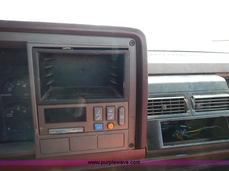 image for item I9374 1990 Chevrolet Silverado 1500 pickup truck