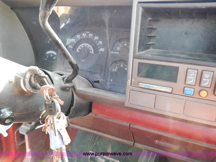 image for item I9374 1990 Chevrolet Silverado 1500 pickup truck