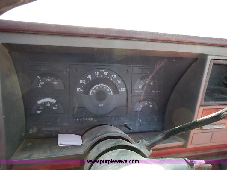 image for item I9374 1990 Chevrolet Silverado 1500 pickup truck