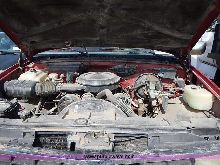 image for item I9374 1990 Chevrolet Silverado 1500 pickup truck