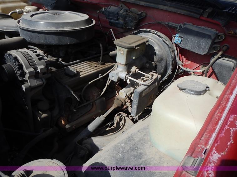 image for item I9374 1990 Chevrolet Silverado 1500 pickup truck