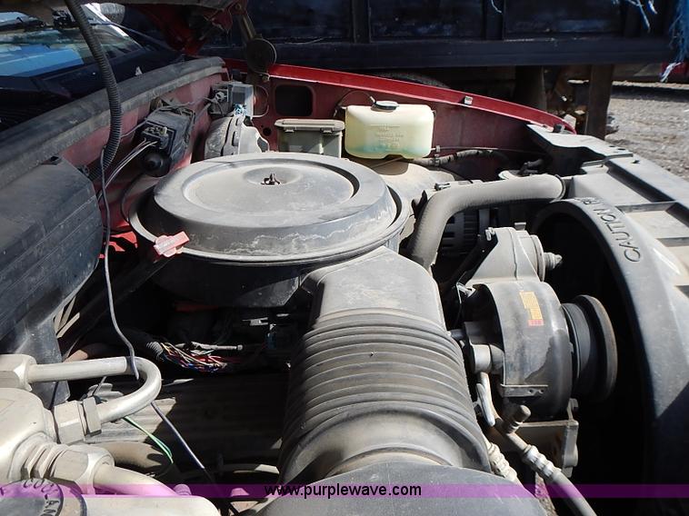 image for item I9374 1990 Chevrolet Silverado 1500 pickup truck