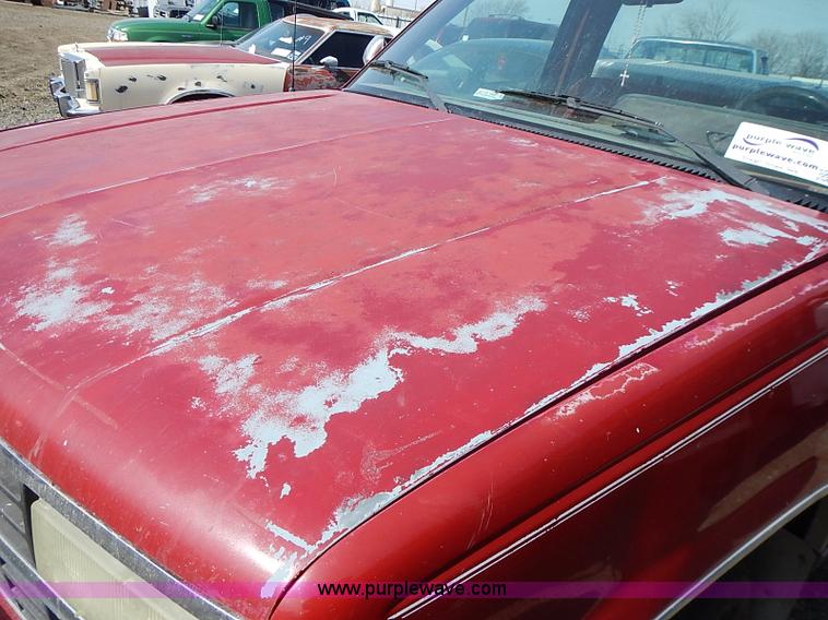 image for item I9374 1990 Chevrolet Silverado 1500 pickup truck