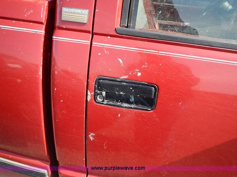 image for item I9374 1990 Chevrolet Silverado 1500 pickup truck