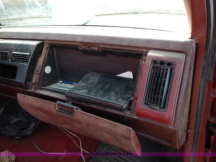 image for item I9374 1990 Chevrolet Silverado 1500 pickup truck