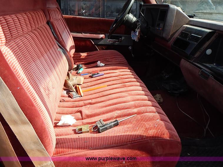 image for item I9374 1990 Chevrolet Silverado 1500 pickup truck