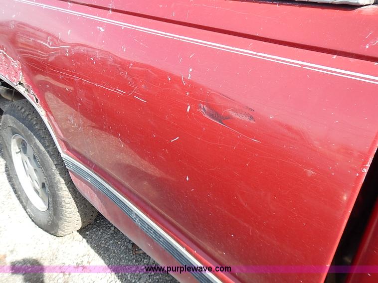 image for item I9374 1990 Chevrolet Silverado 1500 pickup truck