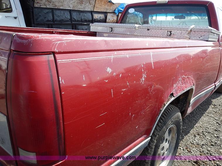image for item I9374 1990 Chevrolet Silverado 1500 pickup truck