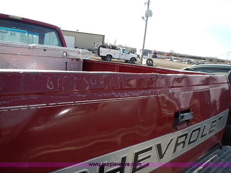 image for item I9374 1990 Chevrolet Silverado 1500 pickup truck