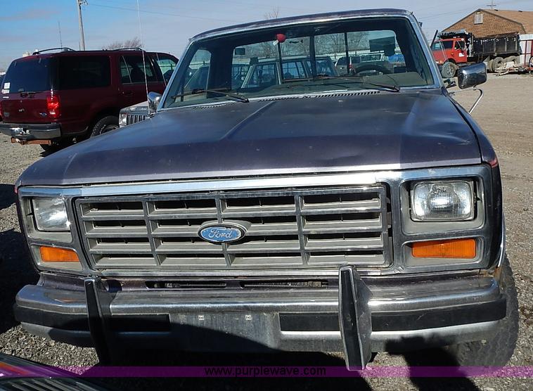image for item I9381 1984 Ford F150 XLT pickup truck