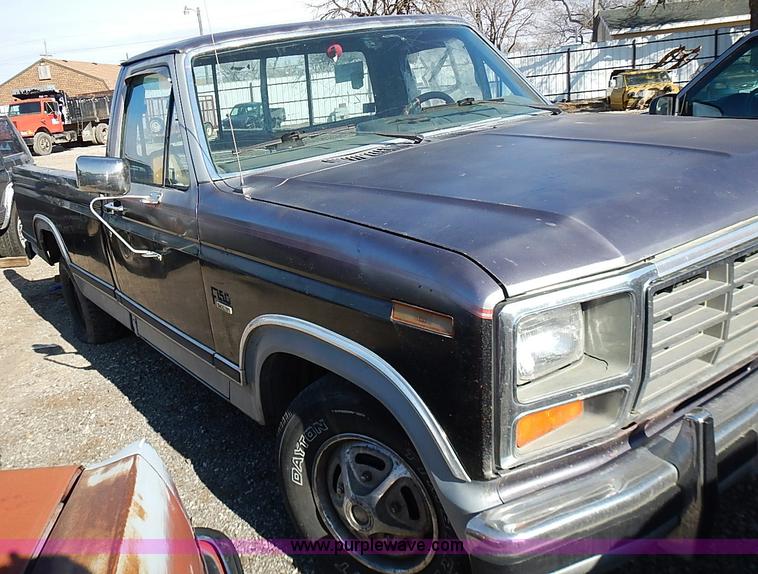 image for item I9381 1984 Ford F150 XLT pickup truck