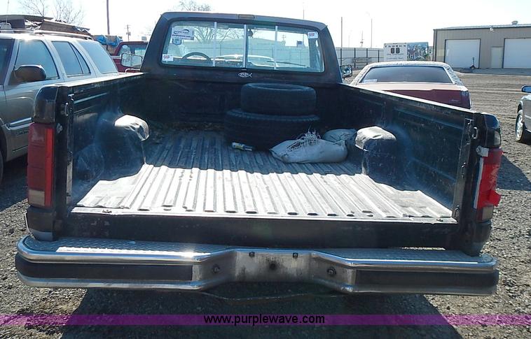 image for item I9381 1984 Ford F150 XLT pickup truck