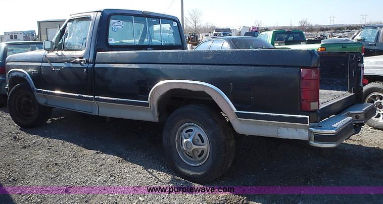 image for item I9381 1984 Ford F150 XLT pickup truck