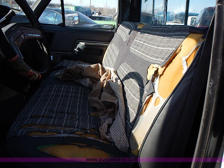 image for item I9381 1984 Ford F150 XLT pickup truck