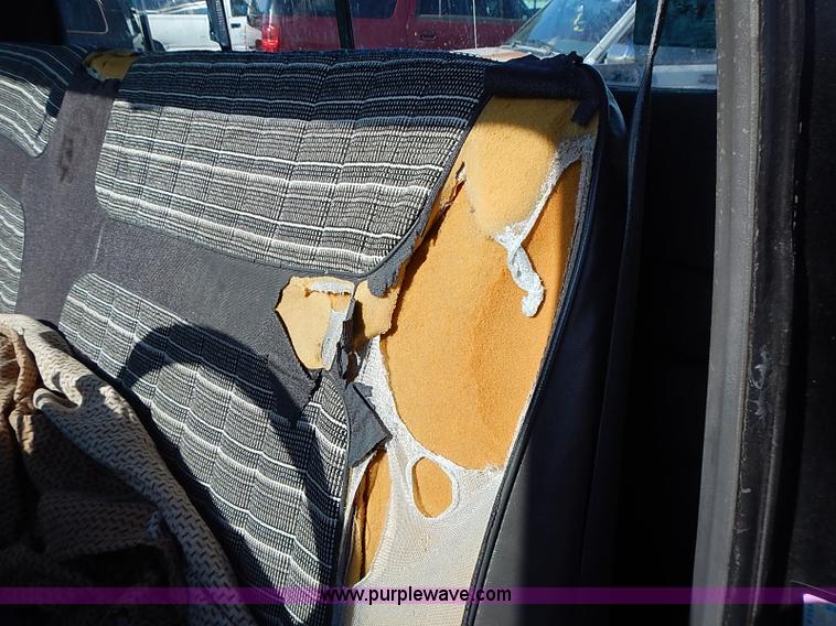 image for item I9381 1984 Ford F150 XLT pickup truck