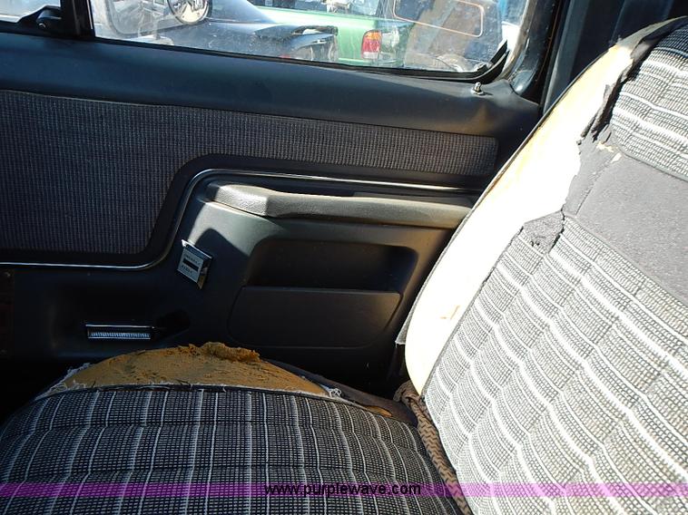 image for item I9381 1984 Ford F150 XLT pickup truck