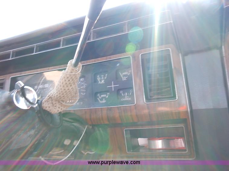 image for item I9381 1984 Ford F150 XLT pickup truck