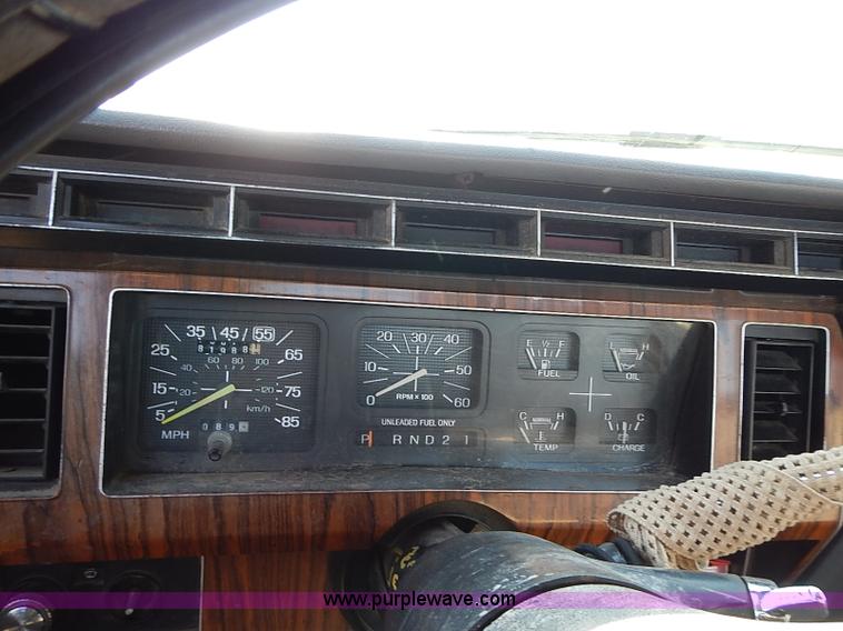 image for item I9381 1984 Ford F150 XLT pickup truck