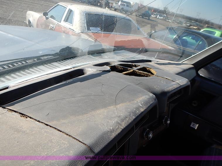 image for item I9381 1984 Ford F150 XLT pickup truck