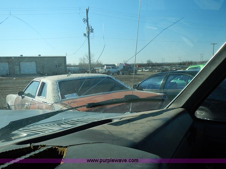 image for item I9381 1984 Ford F150 XLT pickup truck