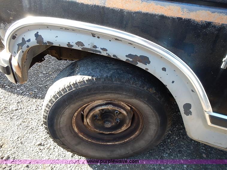 image for item I9381 1984 Ford F150 XLT pickup truck