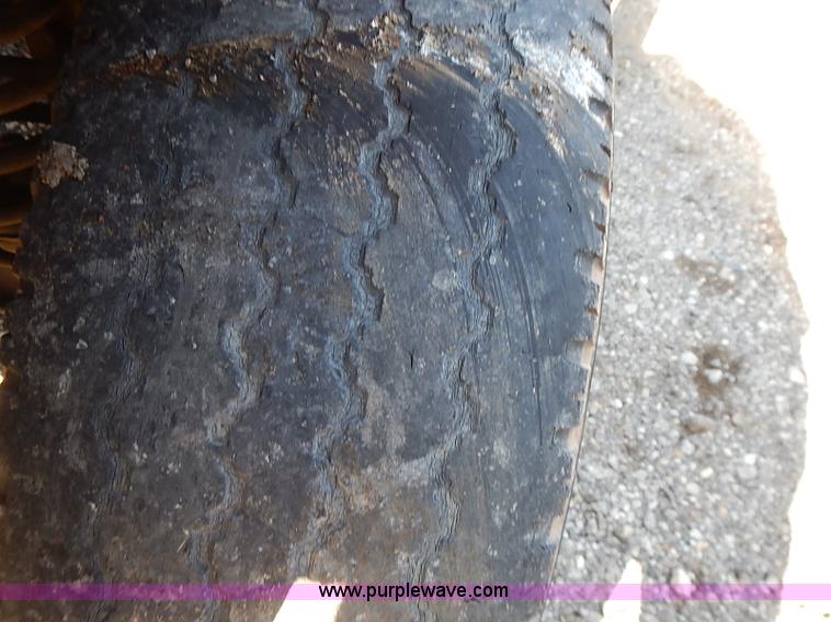 image for item I9381 1984 Ford F150 XLT pickup truck