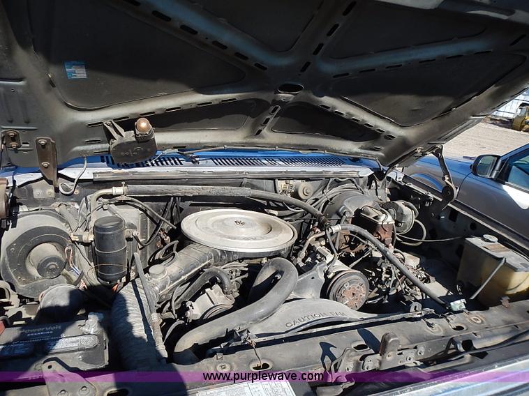 image for item I9381 1984 Ford F150 XLT pickup truck