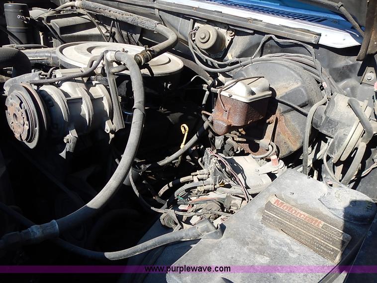 image for item I9381 1984 Ford F150 XLT pickup truck