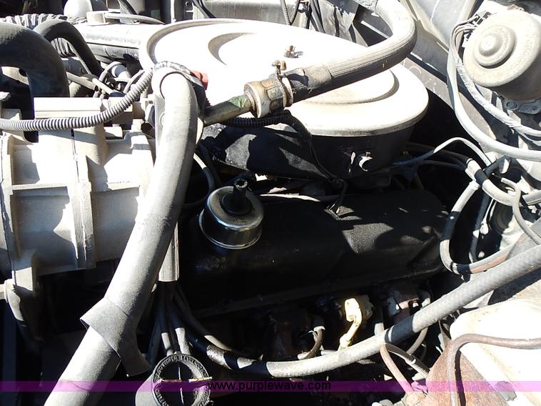 image for item I9381 1984 Ford F150 XLT pickup truck