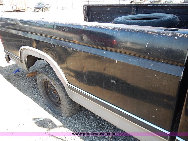 image for item I9381 1984 Ford F150 XLT pickup truck