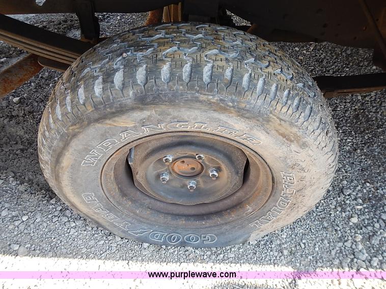 image for item I9381 1984 Ford F150 XLT pickup truck