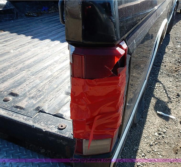 image for item I9381 1984 Ford F150 XLT pickup truck